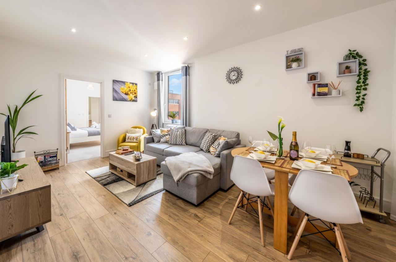 Mission Wave - Venture Apartment Стейнс Экстерьер фото