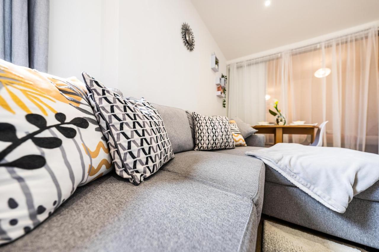 Mission Wave - Venture Apartment Стейнс Экстерьер фото