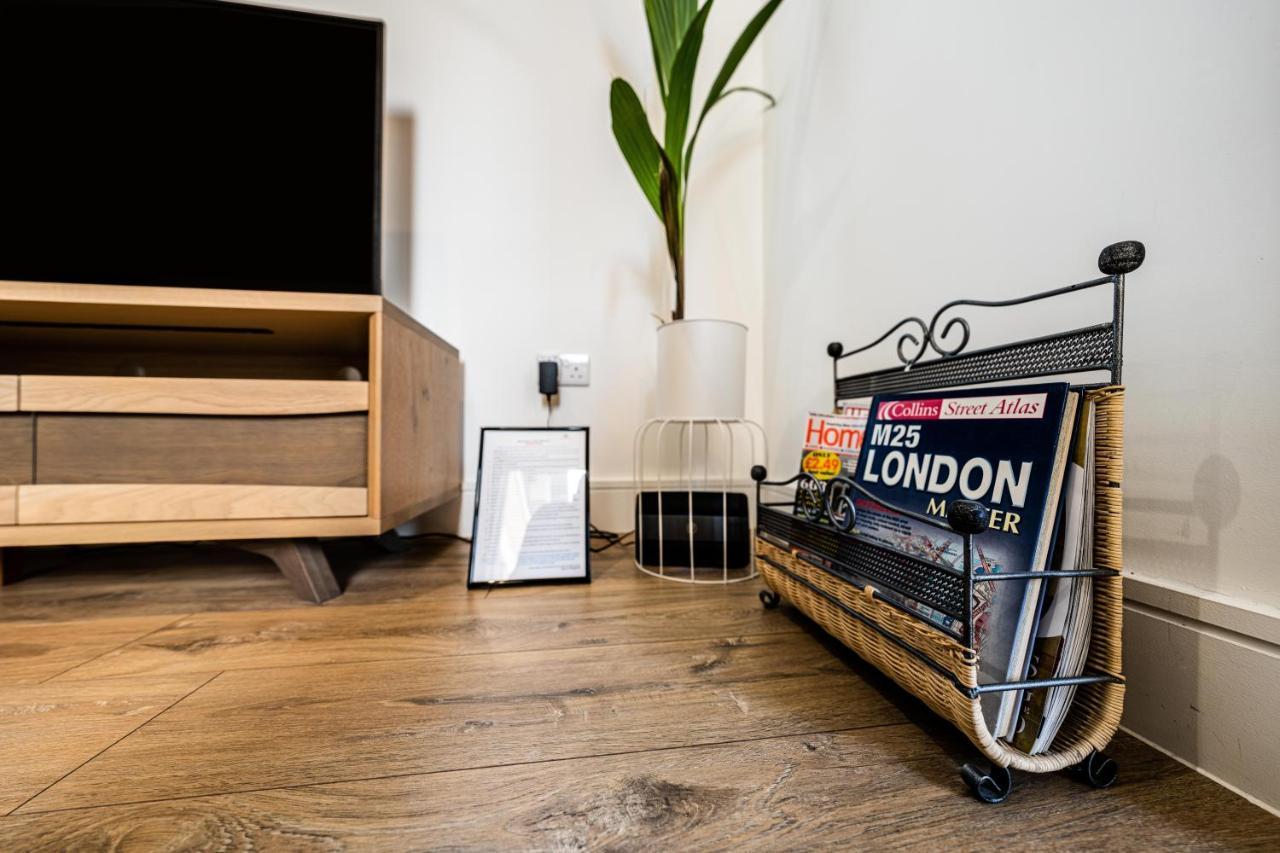 Mission Wave - Venture Apartment Стейнс Экстерьер фото